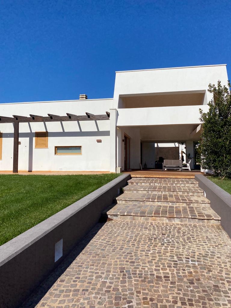 Villa (zona residenziale) di  6 vani /200 mq  a Polignano a Mare (zona Collinare - Residence Neapolis)