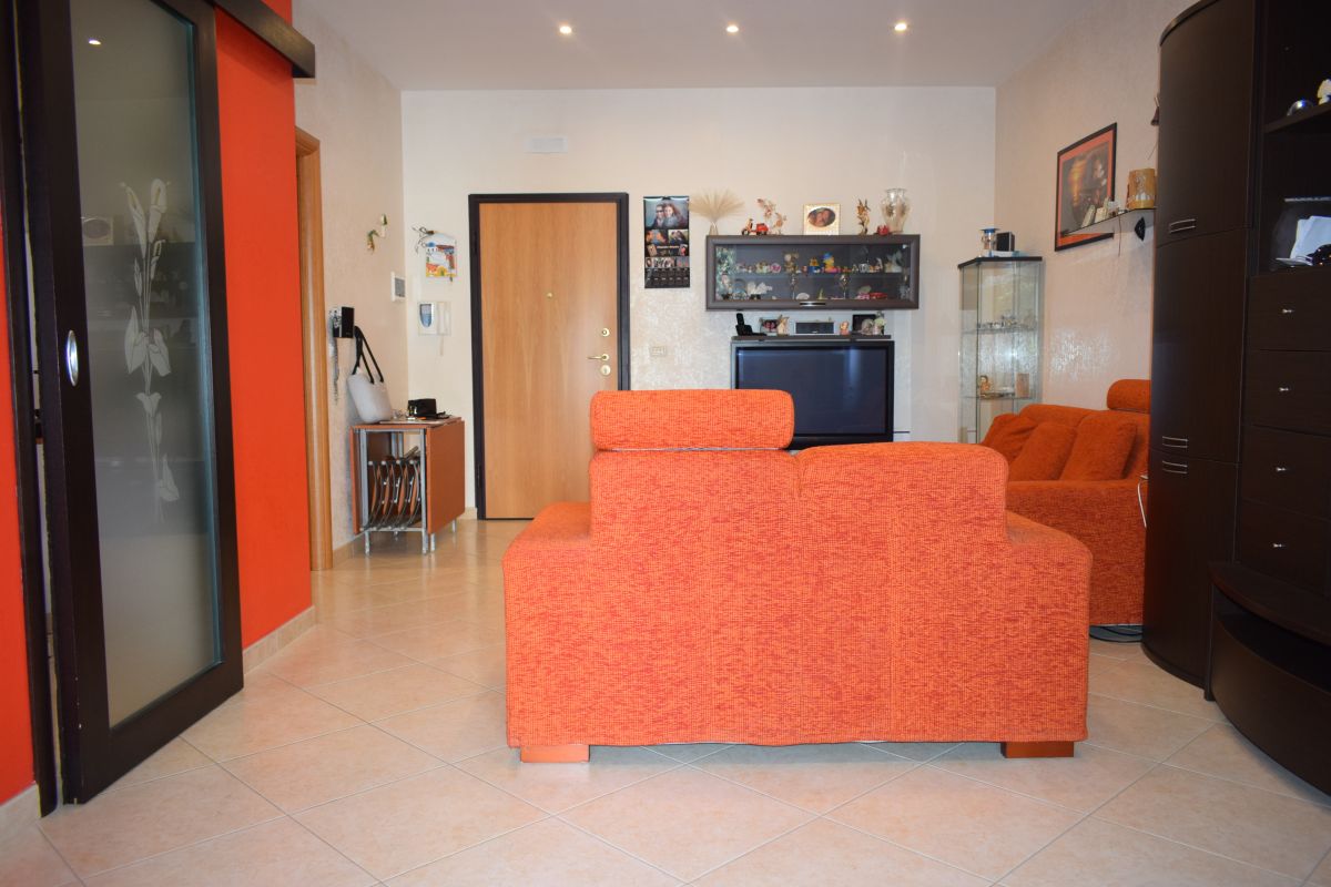 Appartamento di  3 vani /80 mq  a Bitetto (zona Zona stazione FS)