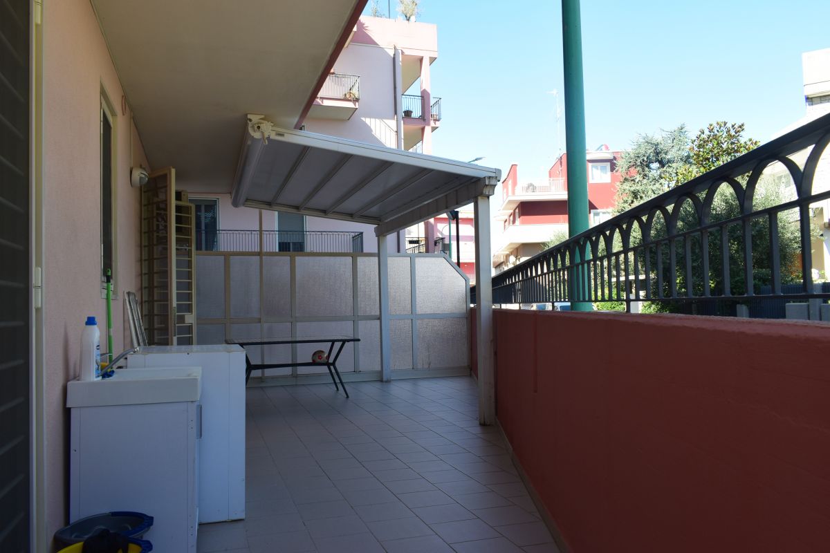 Appartamento di  3 vani /80 mq  a Bitetto (zona Zona stazione FS)