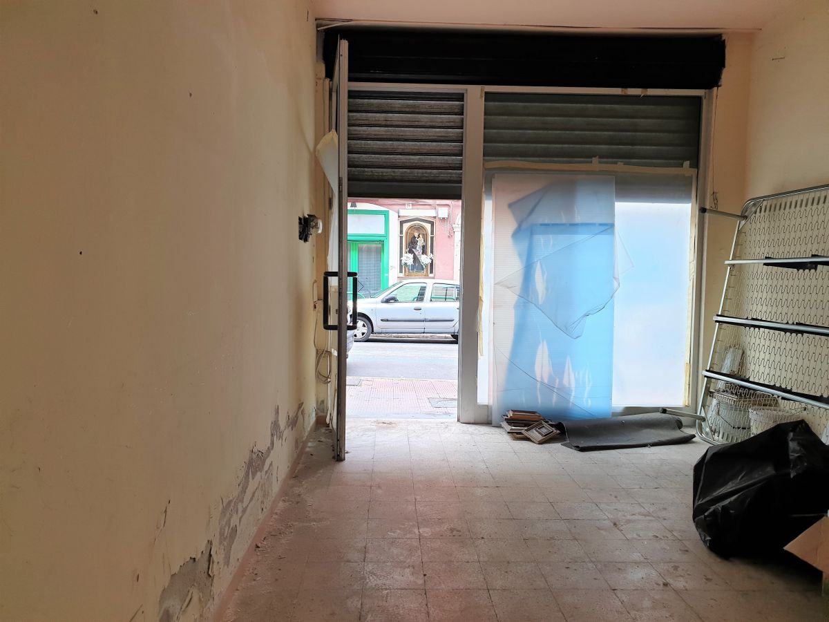 Magazzino di  1 vani /59 mq  a Bari - Libertà  (zona Centro)