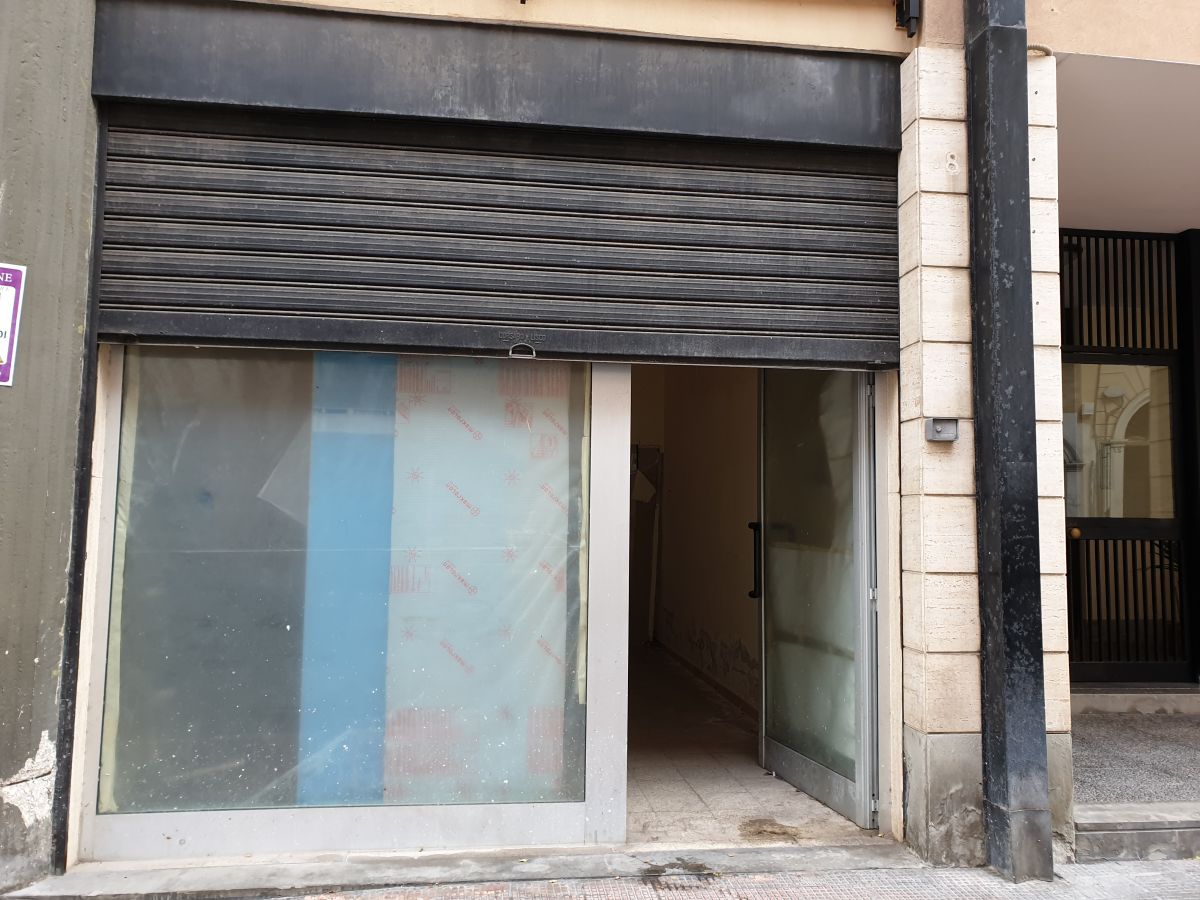 Magazzino di  1 vani /59 mq  a Bari - Libertà  (zona Centro)