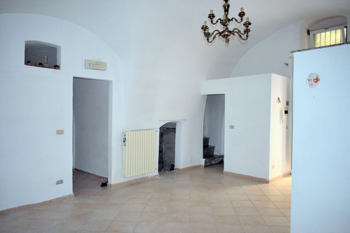 Casa indipendente di  3 vani /90 mq  a Grumo Appula (zona Villa Comunale)