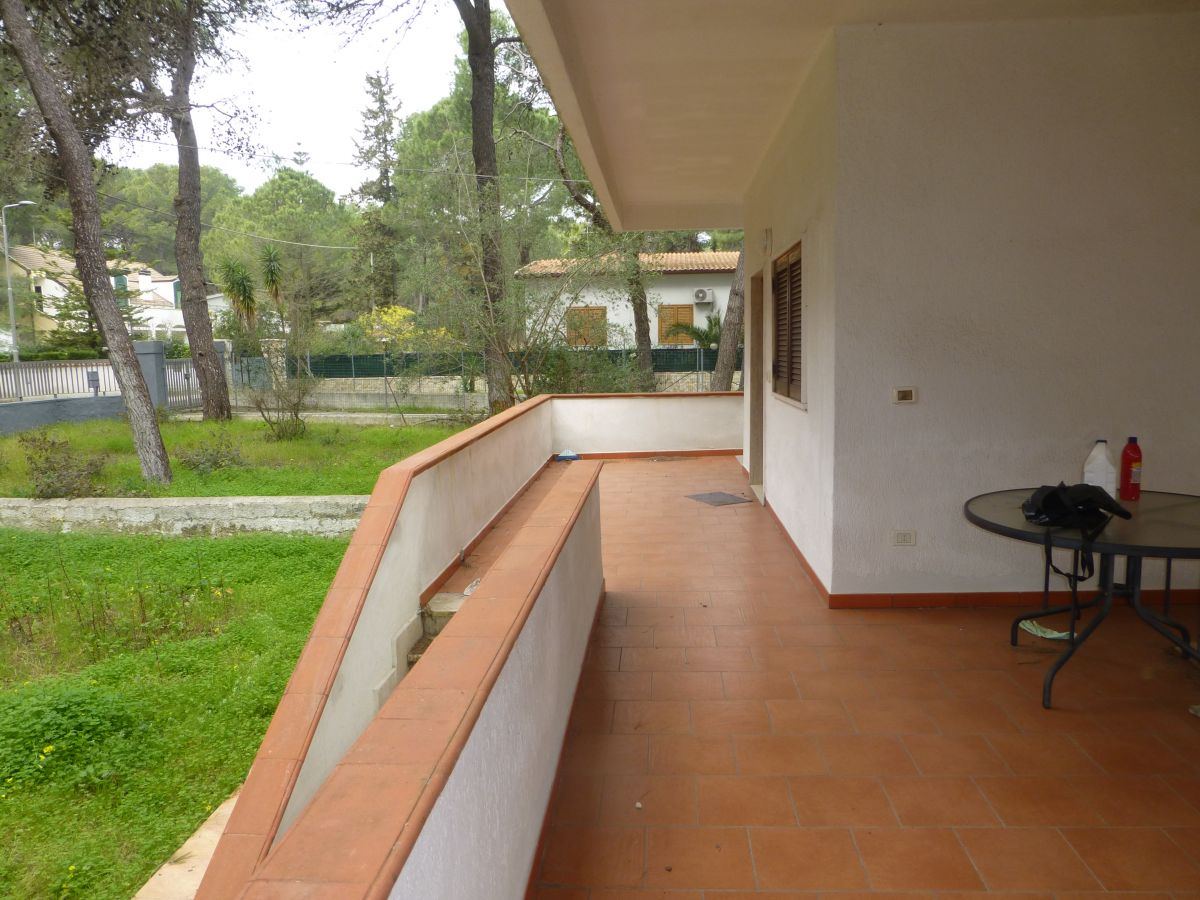 Villa (zona residenziale)/130 mq  a Castellaneta (zona Castellaneta Marina)