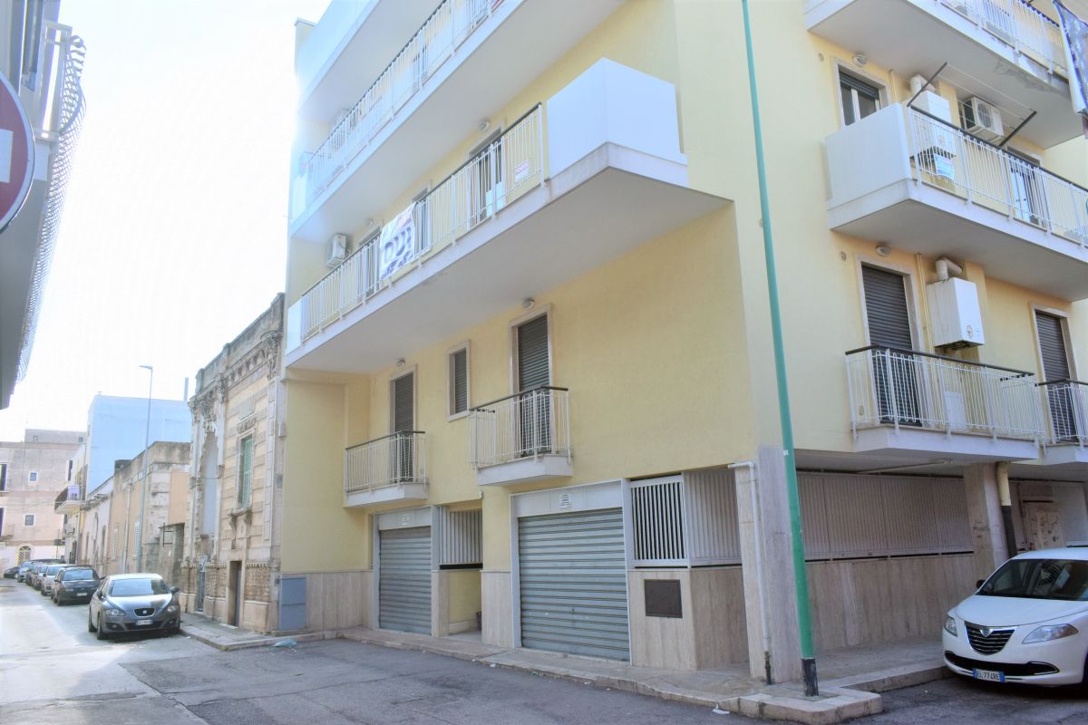 Appartamento di  3 vani /110 mq  a Bitetto (zona Centralissima)