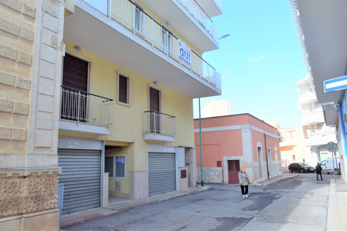 Appartamento di  3 vani /110 mq  a Bitetto (zona Centralissima)