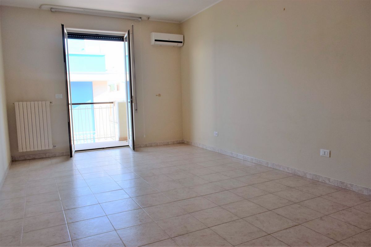 Appartamento di  3 vani /110 mq  a Bitetto (zona Centralissima)