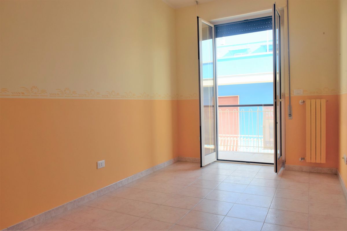 Appartamento di  3 vani /110 mq  a Bitetto (zona Centralissima)