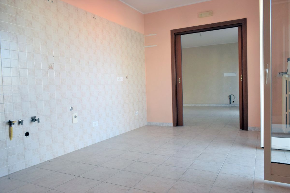 Appartamento di  3 vani /110 mq  a Bitetto (zona Centralissima)