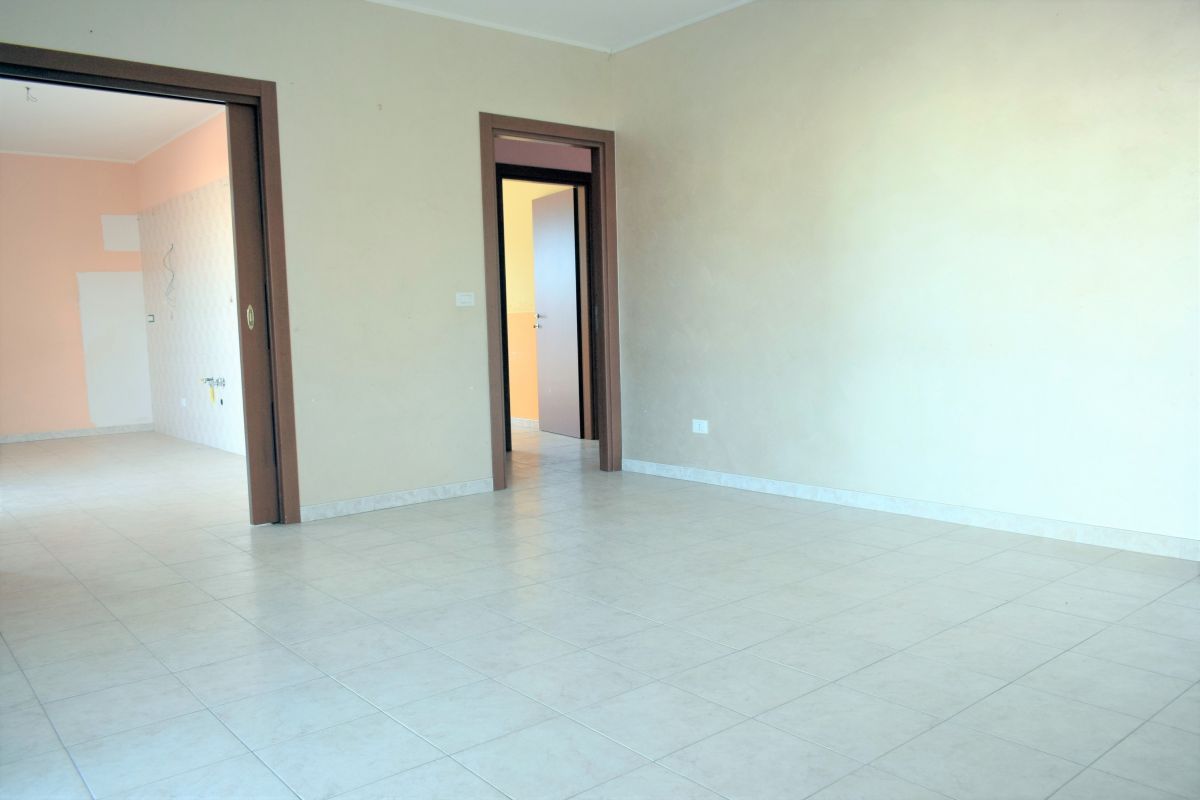 Appartamento di  3 vani /110 mq  a Bitetto (zona Centralissima)