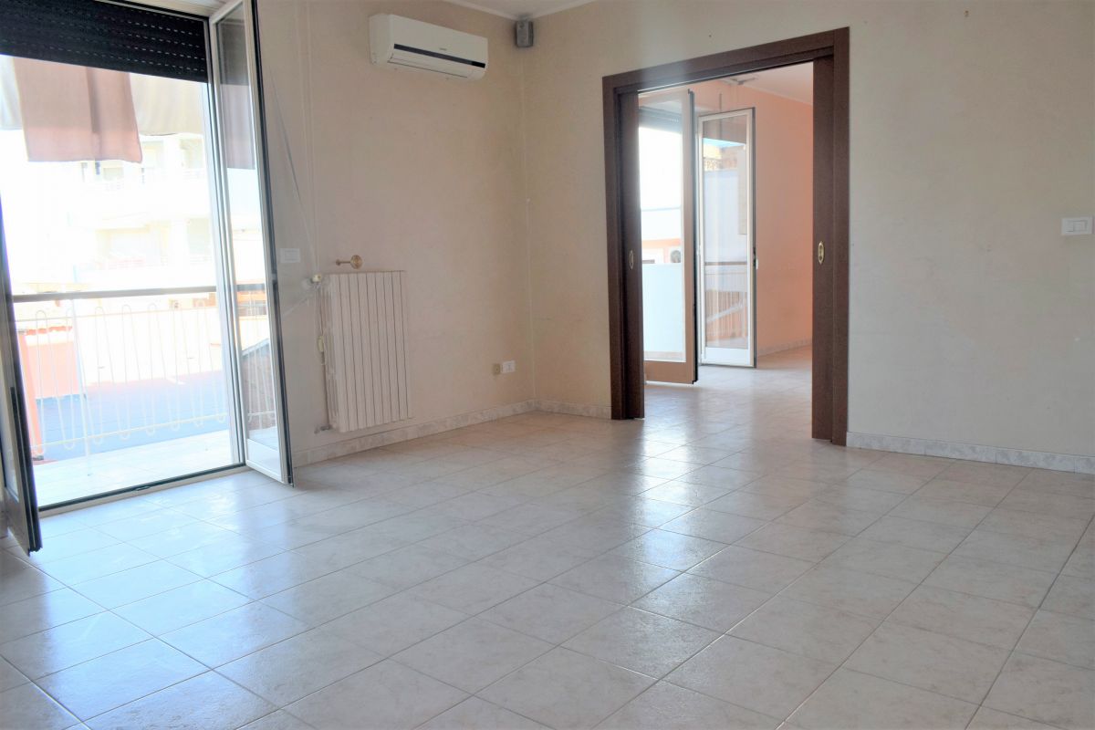 Appartamento di  3 vani /110 mq  a Bitetto (zona Centralissima)