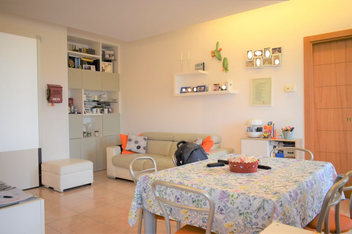 Appartamento di  3 vani /75 mq  a Bitetto (zona Via Beato)