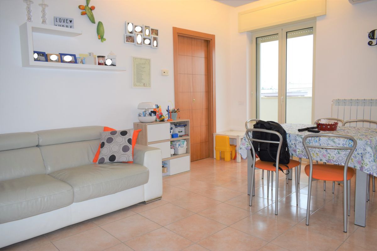 Appartamento di  3 vani /75 mq  a Bitetto (zona Via Beato)