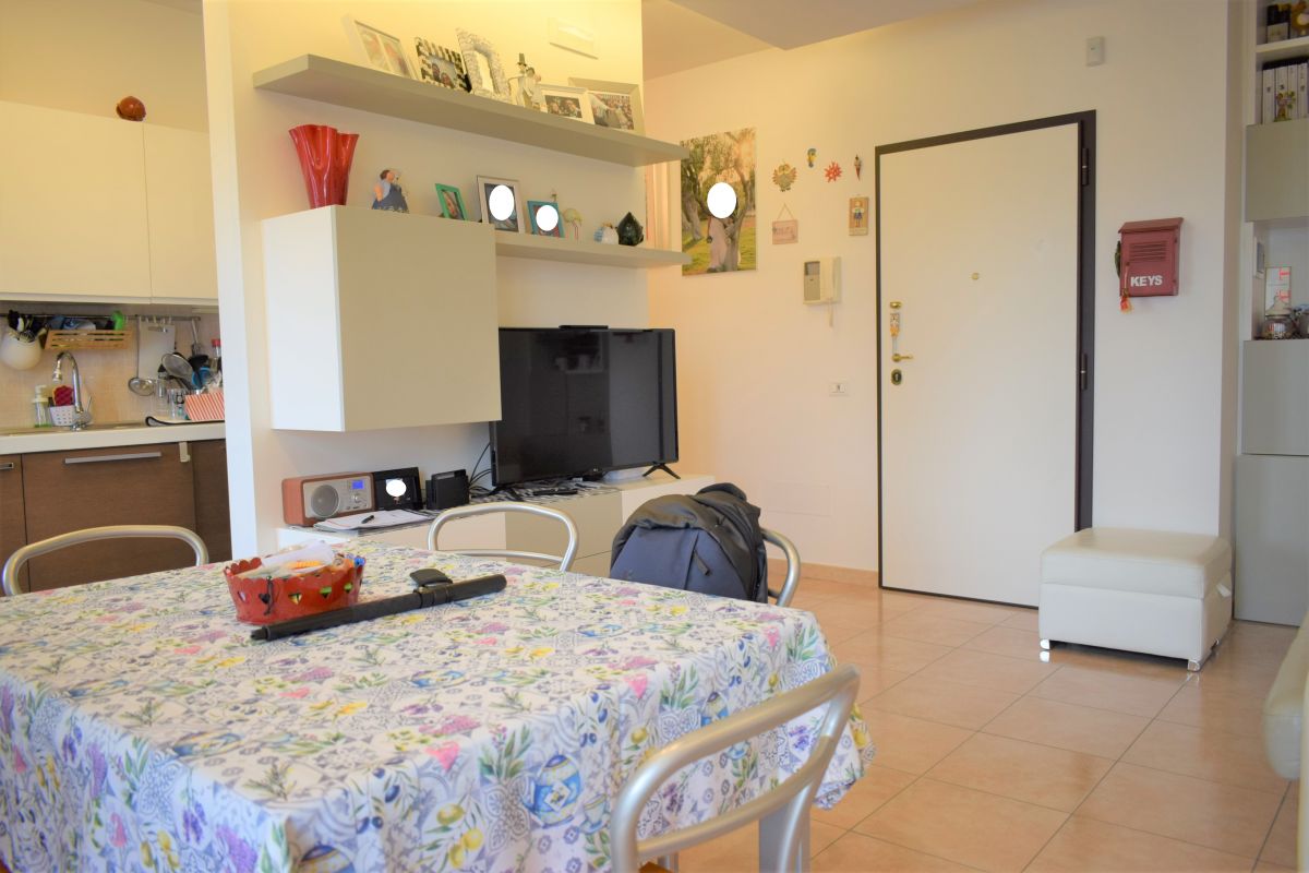 Appartamento di  3 vani /75 mq  a Bitetto (zona Via Beato)