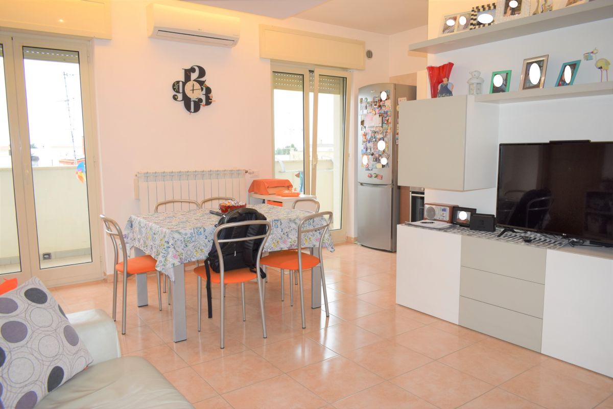 Appartamento di  3 vani /75 mq  a Bitetto (zona Via Beato)