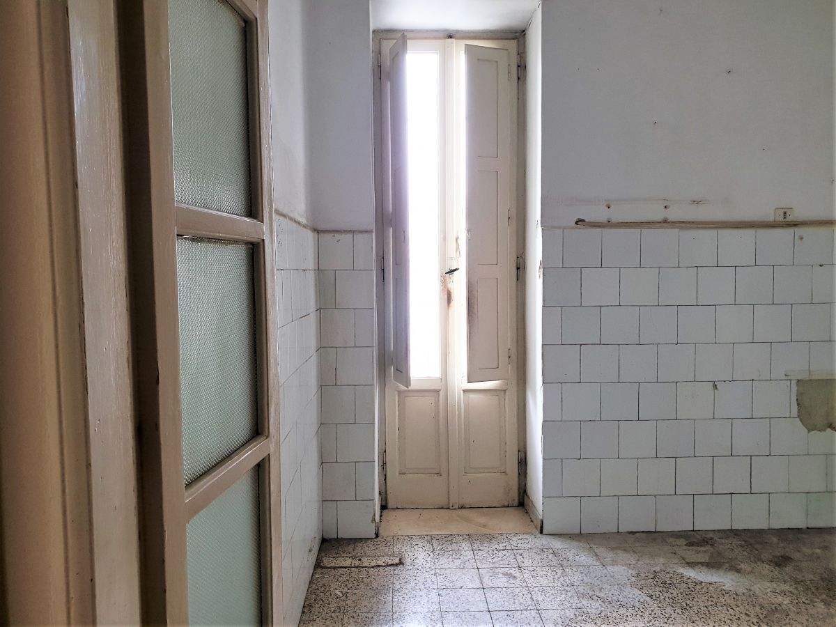 Appartamento di 4 vani /125 mq  a Bari - Libertà  (zona rione Libertà )