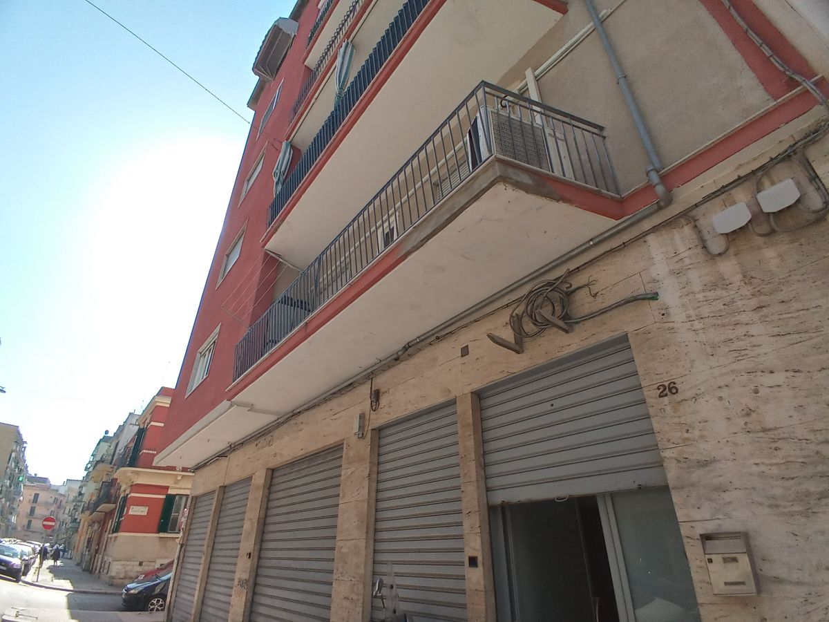 Garage / Parcheggio di  2 vani /40 mq  a Bari - Libertà  (zona libertà )