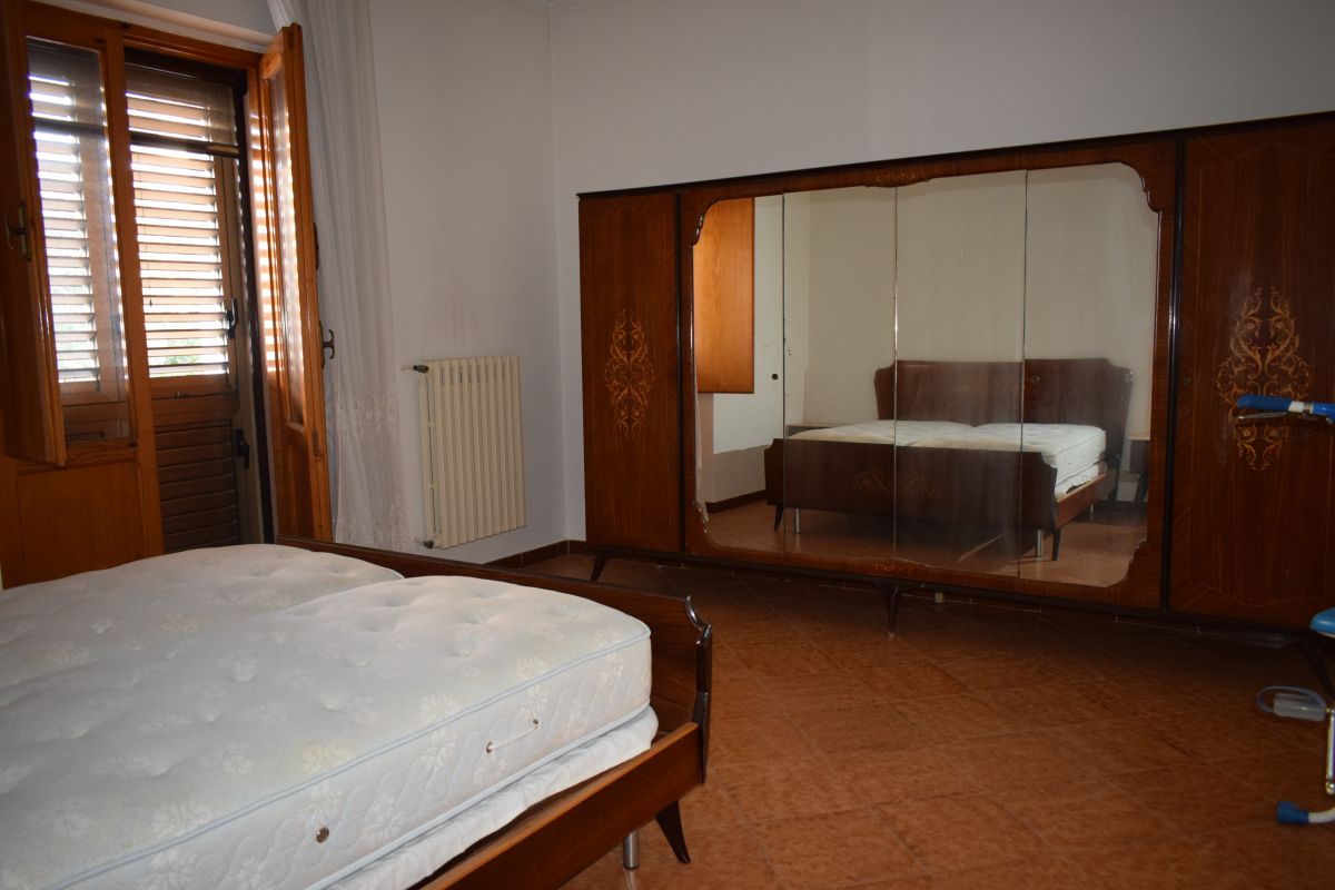 Bifamiliare di  3 vani /130 mq  a Bitetto (zona Zona stazione FS)