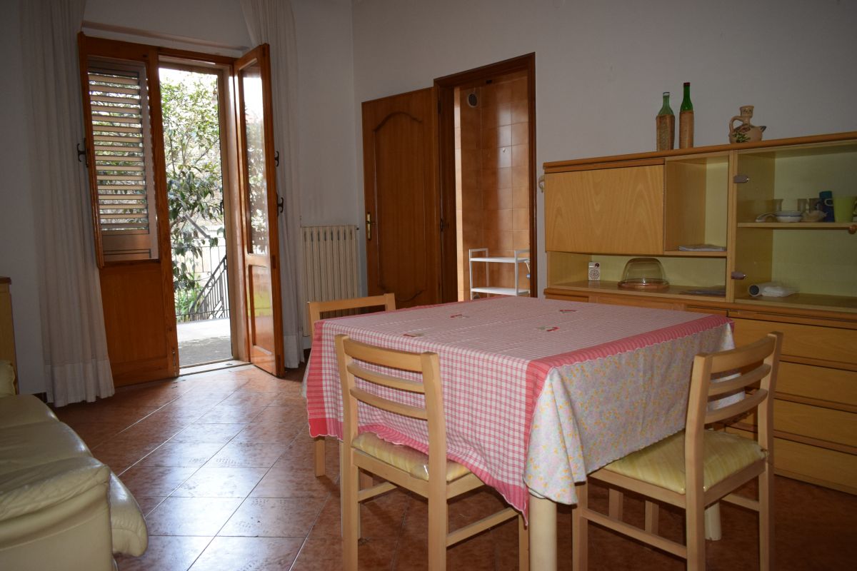 Bifamiliare di  3 vani /130 mq  a Bitetto (zona Zona stazione FS)