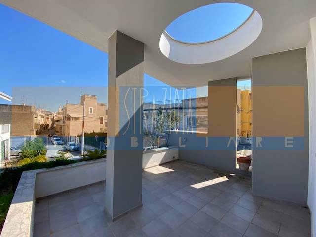 Villa (zona residenziale) di  5 vani /160 mq  a Modugno (zona centro)