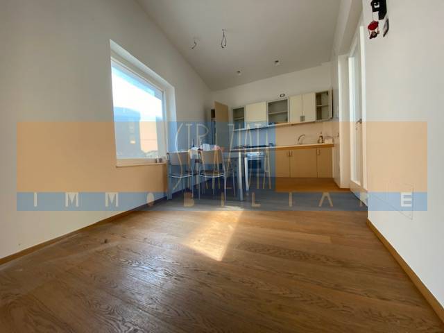 Villa (zona residenziale) di  5 vani /160 mq  a Modugno (zona centro)