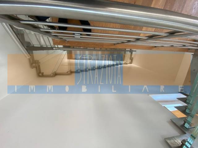 Villa (zona residenziale) di  5 vani /160 mq  a Modugno (zona centro)