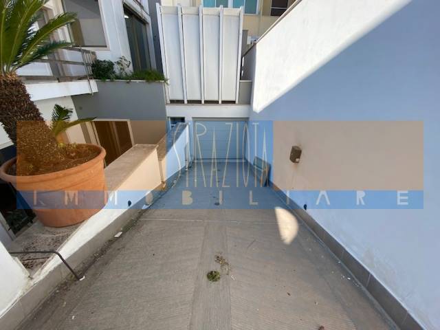 Villa (zona residenziale) di  5 vani /160 mq  a Modugno (zona centro)