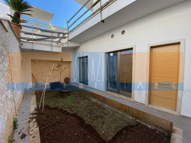 Villa (zona residenziale) di  5 vani /160 mq  a Modugno (zona centro)