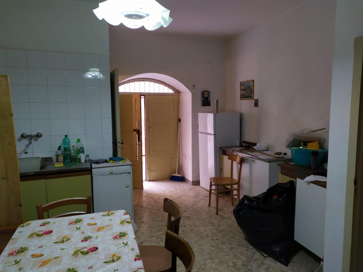 Casa indipendente di  3 vani /107 mq  a Rutigliano (zona  Centro Storico)