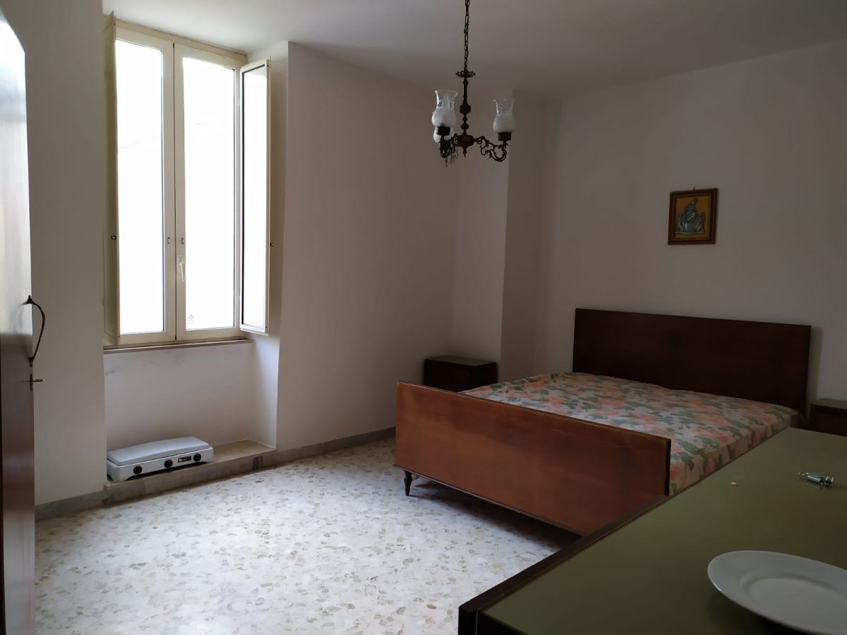 Casa indipendente di  3 vani /107 mq  a Rutigliano (zona  Centro Storico)