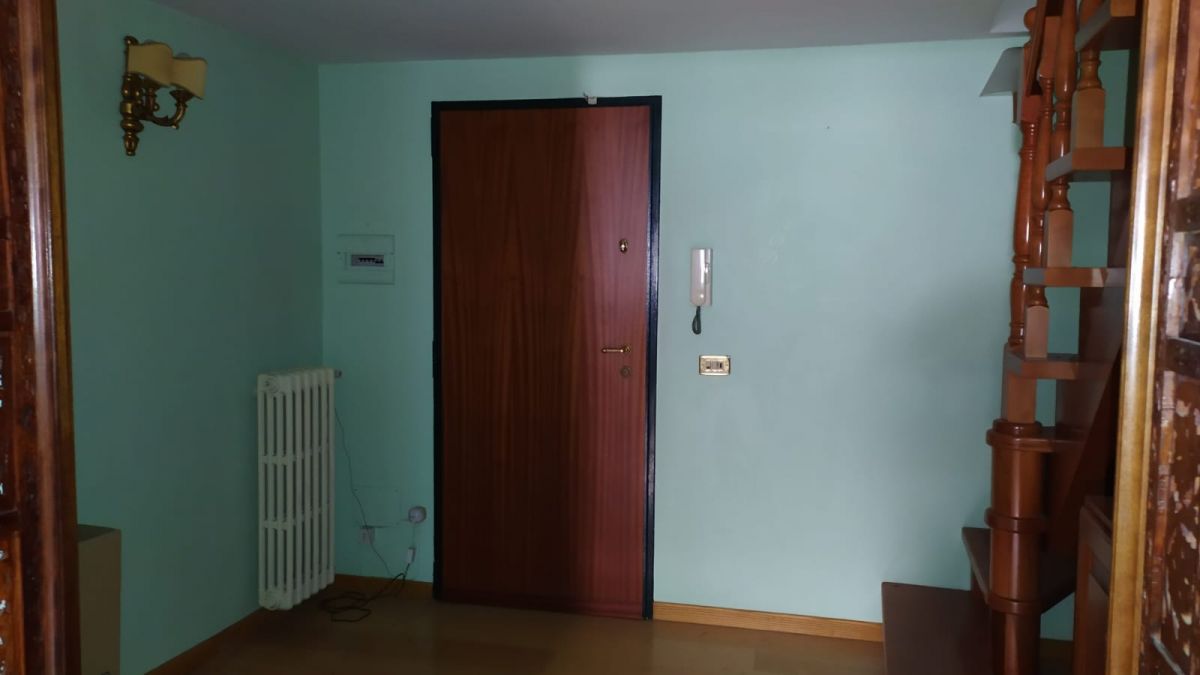 Appartamento di  2 vani /120 mq  a Rutigliano (zona Zona Corso)