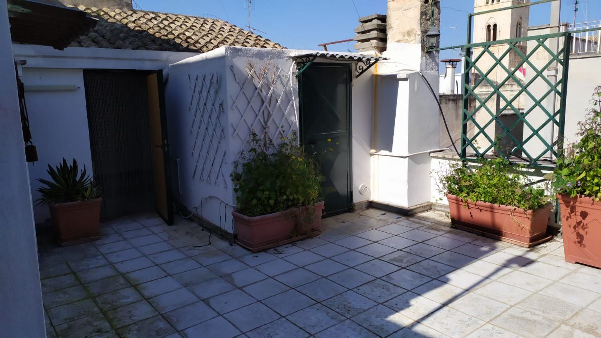 Appartamento di  2 vani /120 mq  a Rutigliano (zona Zona Corso)