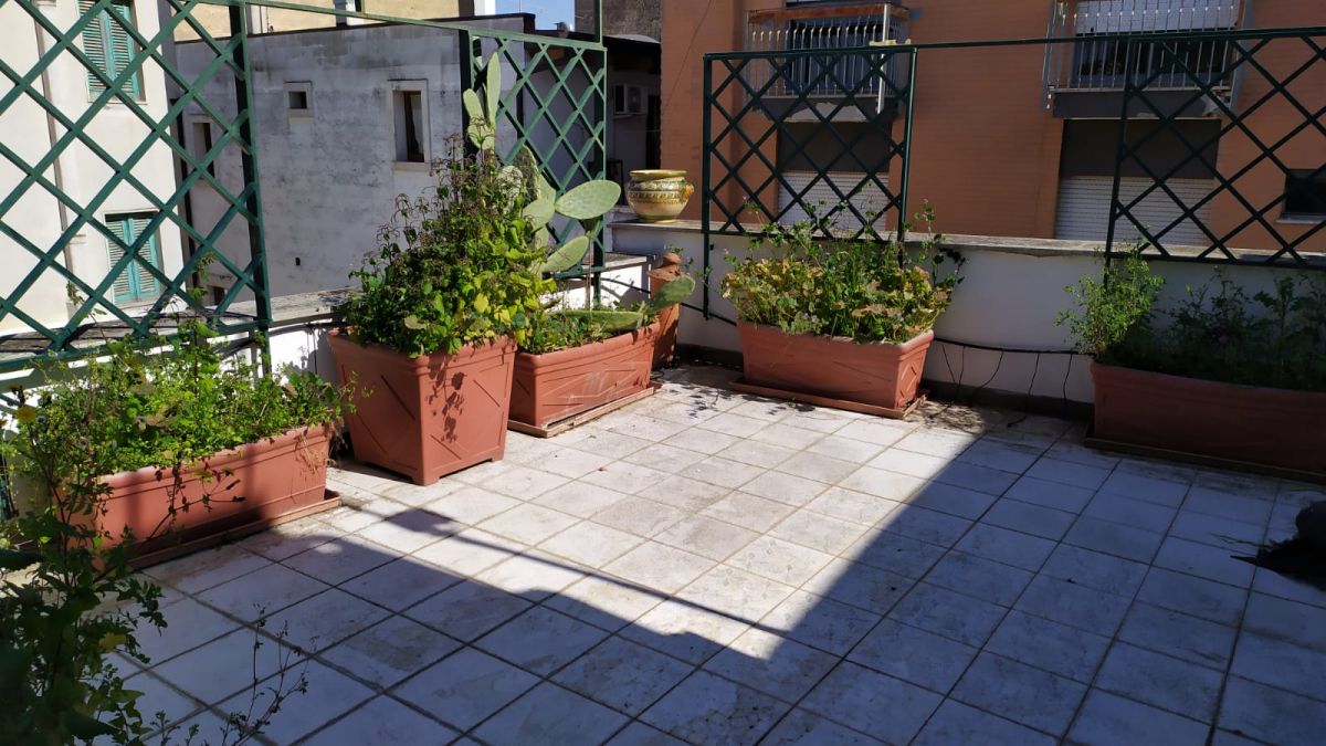 Appartamento di  2 vani /120 mq  a Rutigliano (zona Zona Corso)