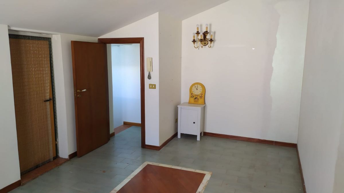 Appartamento di  2 vani /120 mq  a Rutigliano (zona Zona Corso)