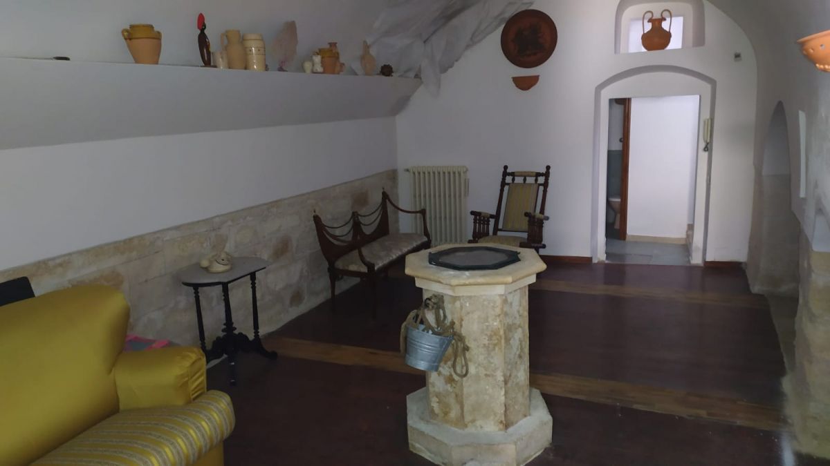 Appartamento di  2 vani /120 mq  a Rutigliano (zona Zona Corso)