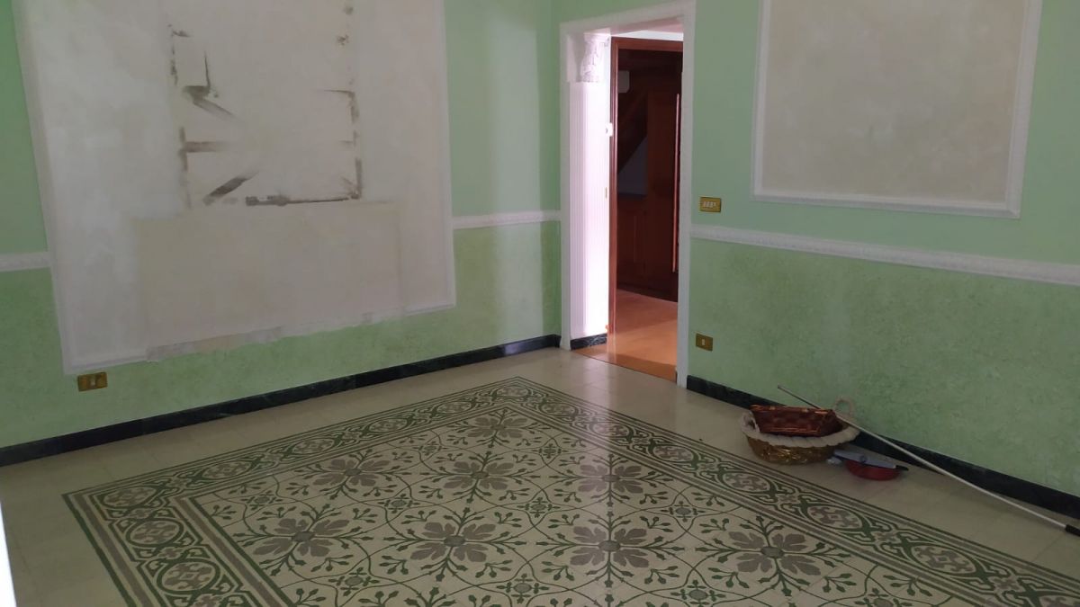 Appartamento di  2 vani /120 mq  a Rutigliano (zona Zona Corso)