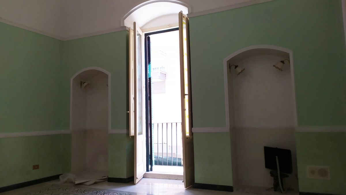 Appartamento di  2 vani /120 mq  a Rutigliano (zona Zona Corso)