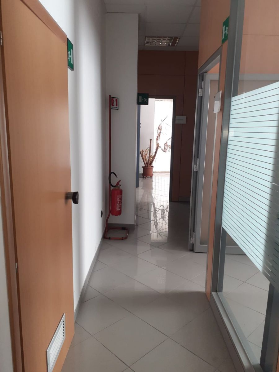 Locale commerciale / Negozio di  5 vani /189 mq  a Molfetta