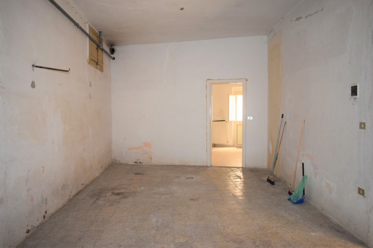 Casa indipendente di  4 vani /200 mq  a Bitetto (zona Centralissima)