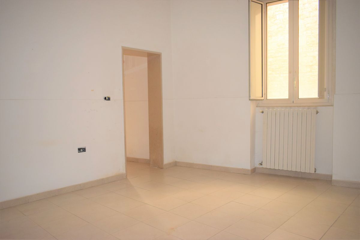 Casa indipendente di  4 vani /200 mq  a Bitetto (zona Centralissima)