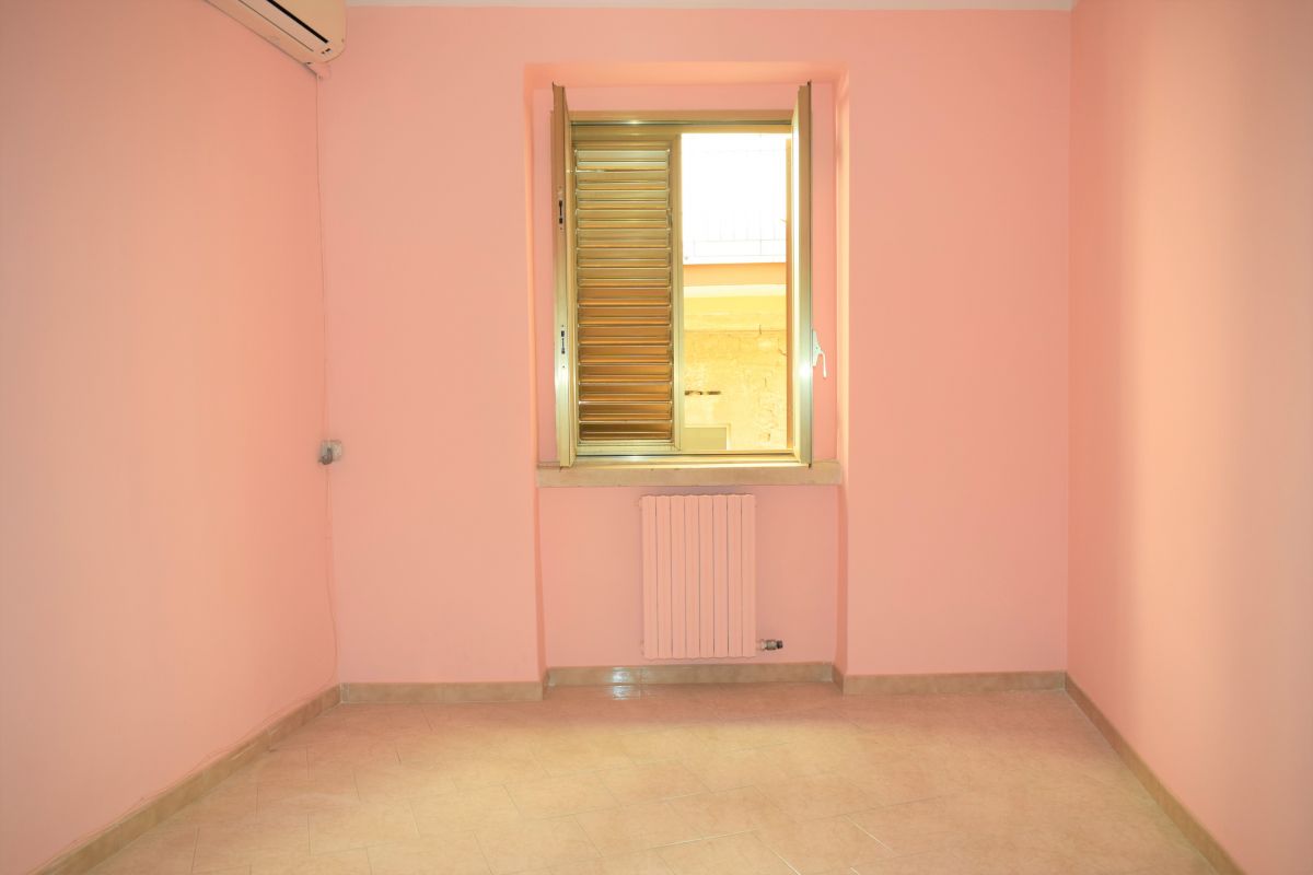 Casa indipendente di  4 vani /200 mq  a Bitetto (zona Centralissima)