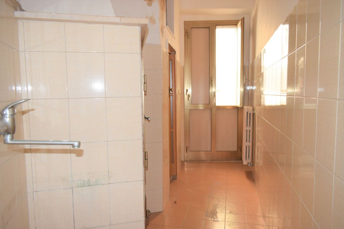 Casa indipendente di  4 vani /200 mq  a Bitetto (zona Centralissima)