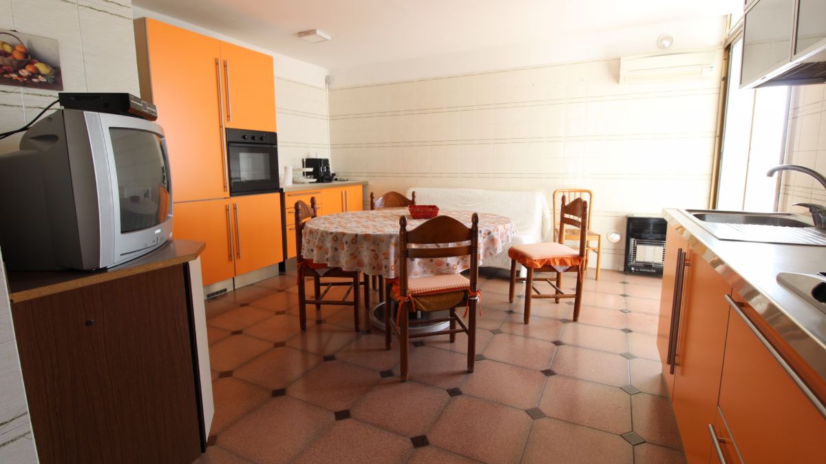 Appartamento di  4 vani /135 mq  a Capurso (zona via venisti)