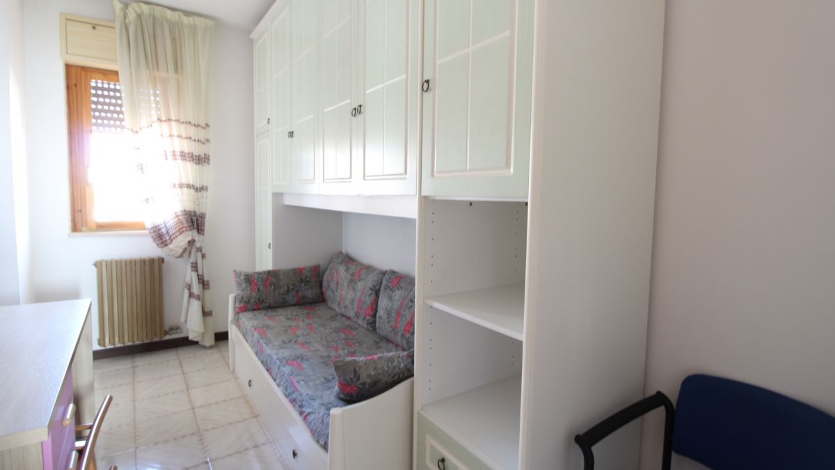 Appartamento di  4 vani /135 mq  a Capurso (zona via venisti)