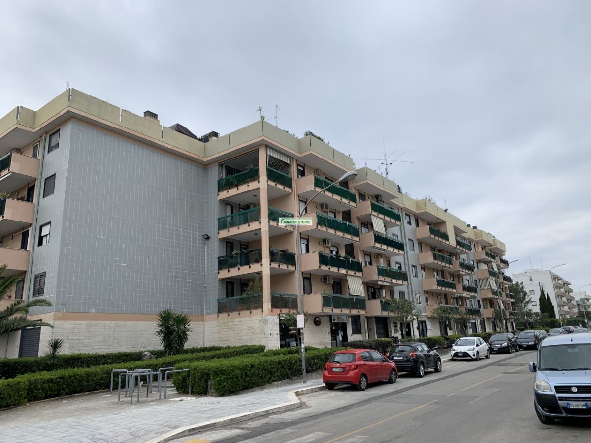 Appartamento di  2 vani /50 mq  a Bari - Palese (zona zona menhir vicinanze piazza Capitaneo)