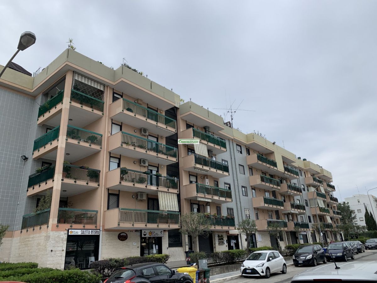 Appartamento di  2 vani /50 mq  a Bari - Palese (zona zona menhir vicinanze piazza Capitaneo)