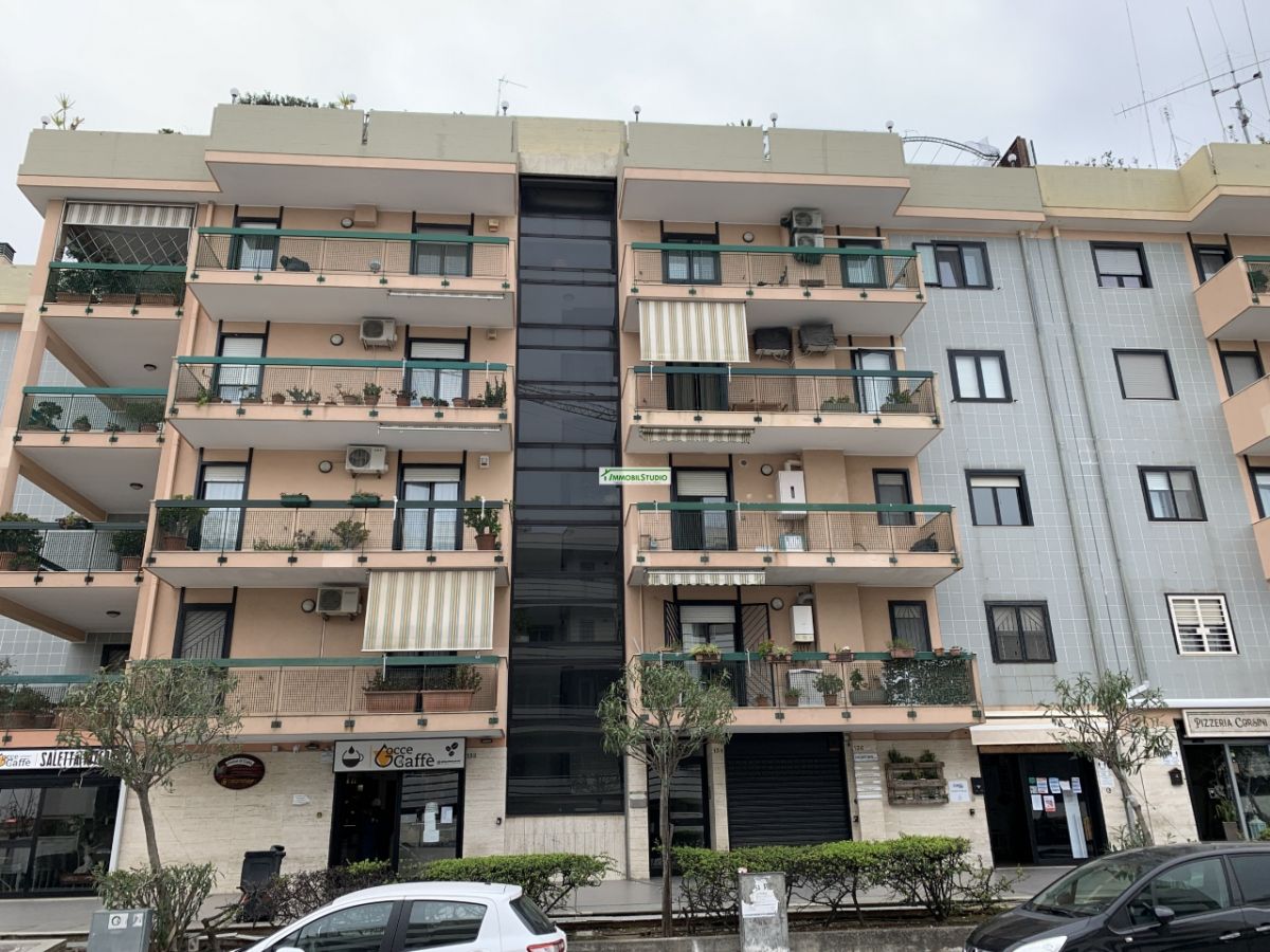 Appartamento di  2 vani /50 mq  a Bari - Palese (zona zona menhir vicinanze piazza Capitaneo)