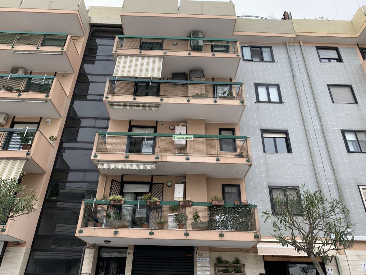 Appartamento di  2 vani /50 mq  a Bari - Palese (zona zona menhir vicinanze piazza Capitaneo)