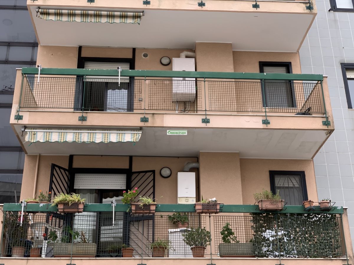 Appartamento di  2 vani /50 mq  a Bari - Palese (zona zona menhir vicinanze piazza Capitaneo)