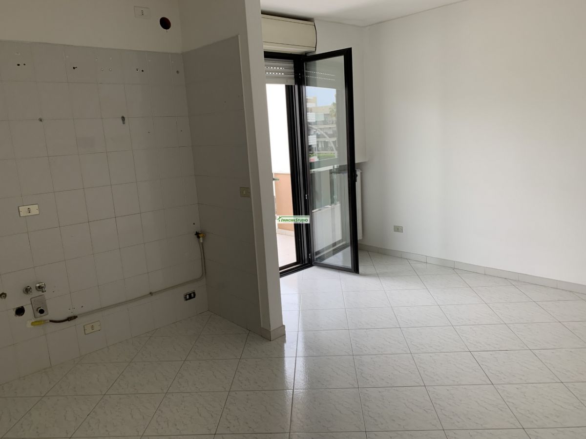 Appartamento di  2 vani /50 mq  a Bari - Palese (zona zona menhir vicinanze piazza Capitaneo)