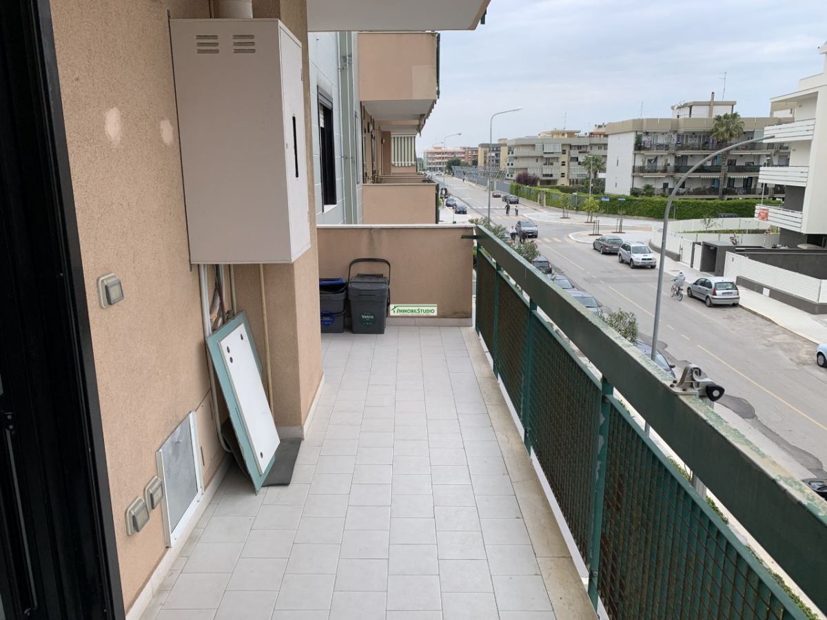 Appartamento di  2 vani /50 mq  a Bari - Palese (zona zona menhir vicinanze piazza Capitaneo)